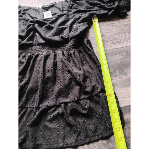 Torrid Women's Size 4 (4X) Black Eyelet Top -NWT - Picture 3 of 8